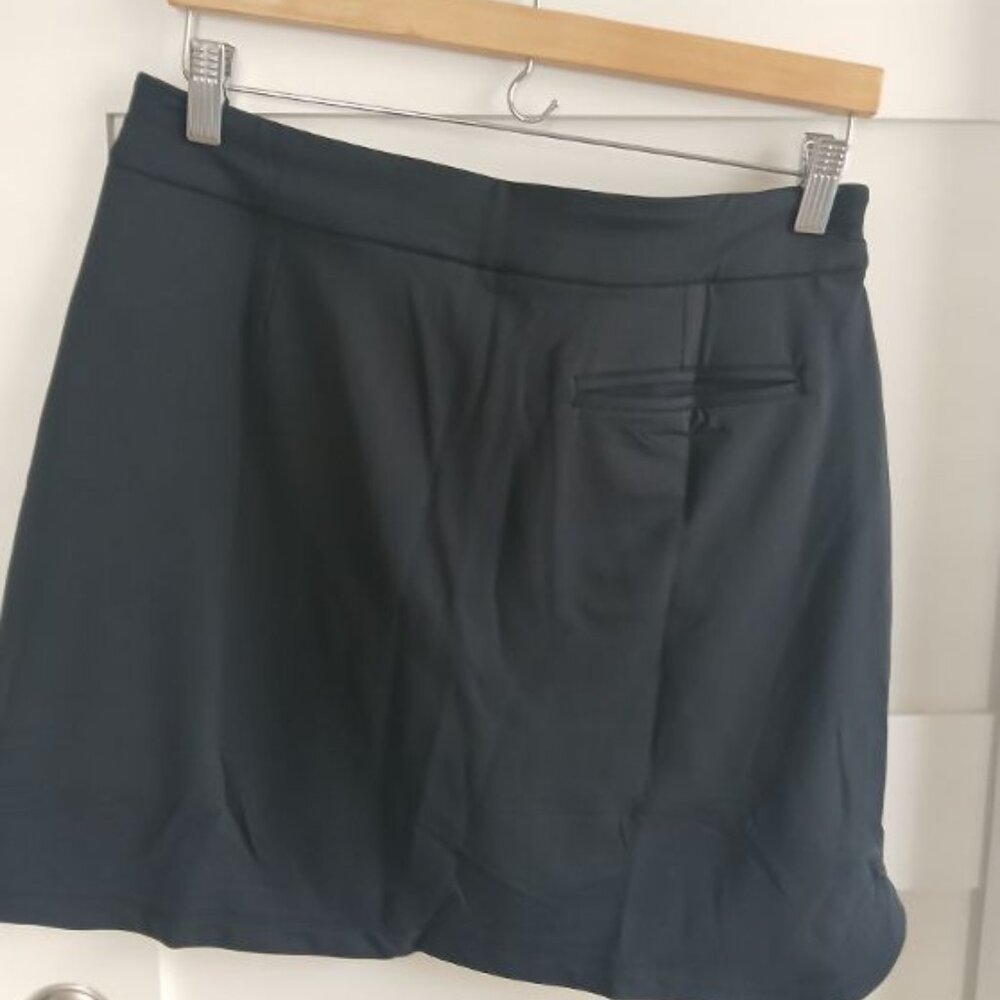 Peter Millar Black golf skort Size M - Picture 3 of 3